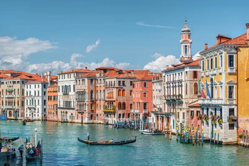 Venezia: Kota di Atas Air yang Menyimpan Romantisme Abadi