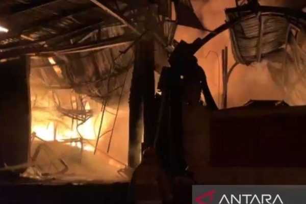 kebakaran pabrik pembuatan terpal di bogor dokantara 1774801318144 43