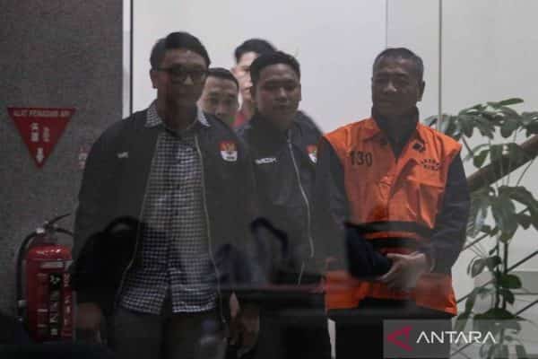 KPK tahan Bupati Tulungagung 120426 ryl 4