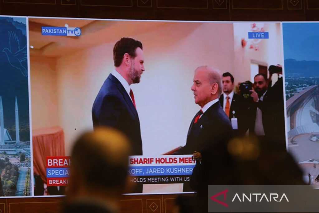 thumbs b c 036d62020d298ebf60f3d30b204ed390