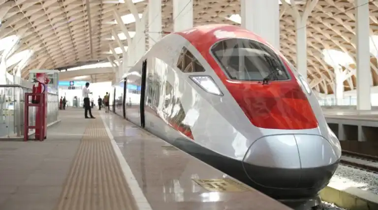 Liburan ke Bandung Naik Whoosh