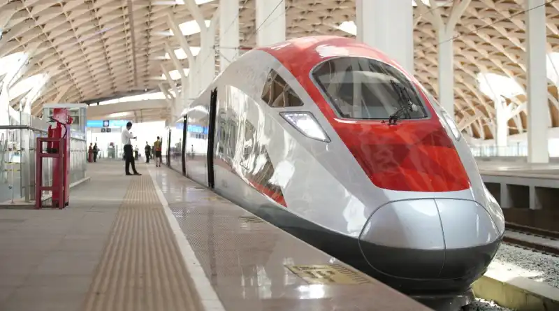 5 Tips Liburan ke Bandung Naik Whoosh, Seru dan Nyaman