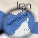 peta yang menunjukkan selat hormuz dan iran terlihat di belakang jaringan pipa minyak cetak 3d dalam ilustrasi reutersdado ruv 1750642131942 169