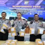 polda riau membongkar jaringan internasional narkoba dan menyita sabu dan ekstasi senilai rp 31 miliar 1774865215236 169