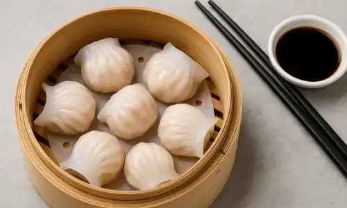 Dimsum Hakau Segar dalam Nampan Bambu