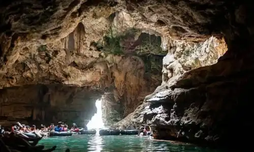 Pesona Goa Pindul Jogja, eksplorasi gua kapur dengan perahu di sungai bawah tanah, cahaya alami dan air jernih yang memikat