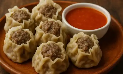 Siomay sapi dengan rasa daging yang juicy dan tekstur kenyal.