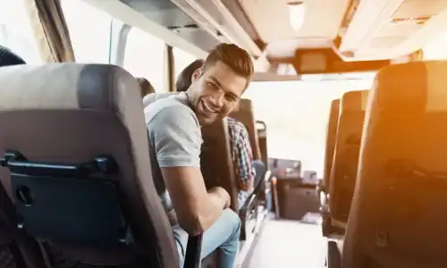 10 Tips Agar Tidak Mabuk Perjalanan Saat Naik Bus